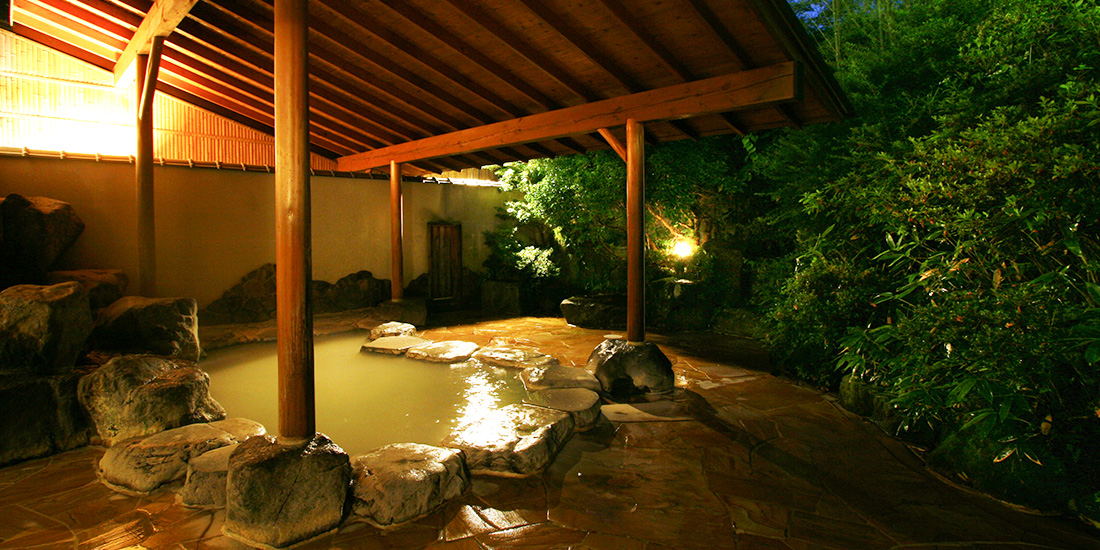 Kawara no Yu [Men's and women's separate open-air baths]